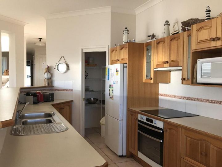 Ocean Views' 4 Ocean Street - air conditioned luxury with beautiful ocean views Apartment, Anna Bay - imaginea 8