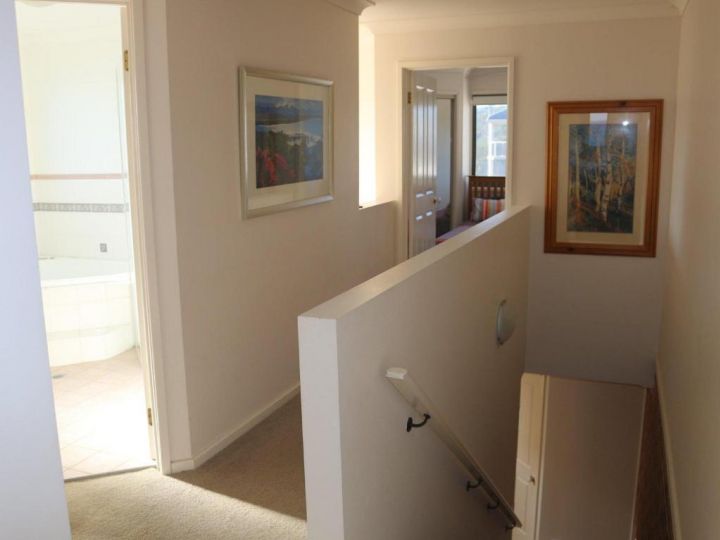 Ocean Views' 4 Ocean Street - air conditioned luxury with beautiful ocean views Apartment, Anna Bay - imaginea 10