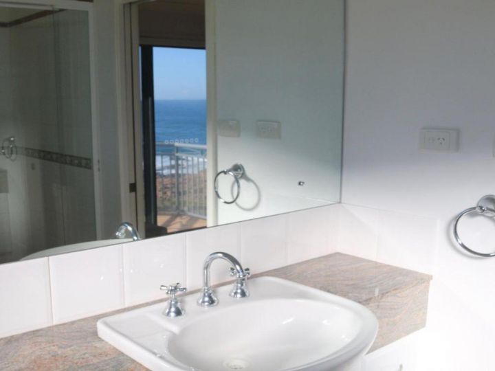 Ocean Views' 4 Ocean Street - air conditioned luxury with beautiful ocean views Apartment, Anna Bay - imaginea 12