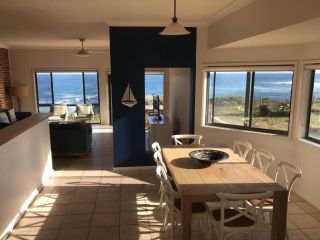 Ocean Views' 4 Ocean Street - air conditioned luxury with beautiful ocean views Apartment, Anna Bay - 2