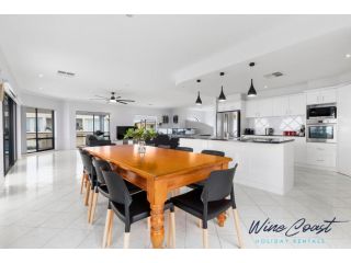 Ocean Views and Vineyards by Wine Coast Holiday Rentals - Escape to the gorgeous Southern coastline and to the lovely, Ocean Views and Vineyards by Wine Coast Holiday Rentals. Guest house, South Australia - 3