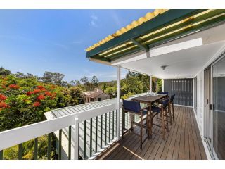 Ocean Views Central to everything , 2 bed, 2 minute walk to Beach Apartment, Noosa Heads - 1