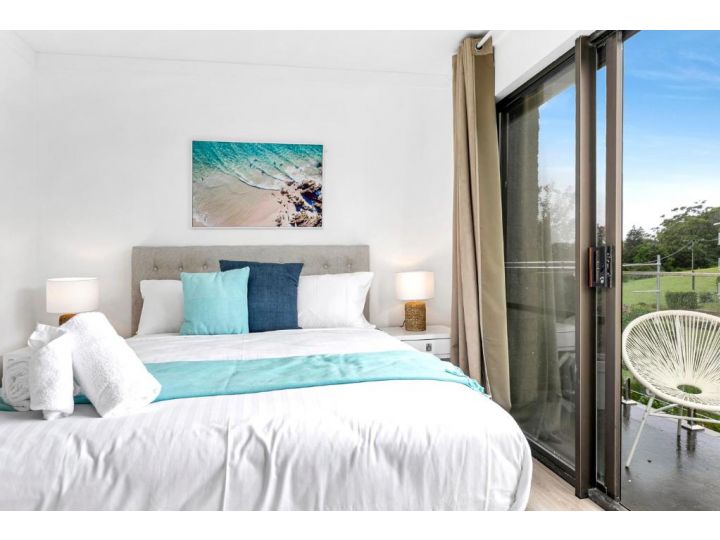 OCEAN VIEWS FROM THE TOP / NELSON BAY Guest house, Nelson Bay - imaginea 11