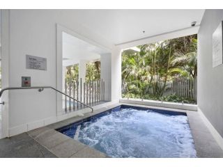 Ocean Views Pool Spa Gym Driving Range & Cinema Apartment, Gold Coast - 4