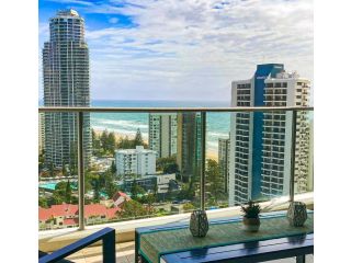 Ocean Views Pool Spa Gym Driving Range & Cinema Apartment, Gold Coast - 2
