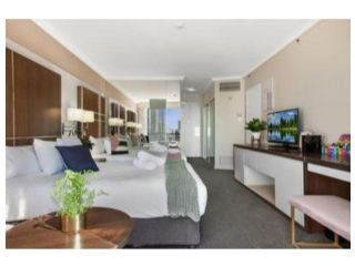Ocean Vistas And Convenience By The Beach Apartment, Gold Coast - 1
