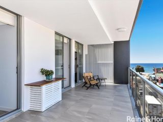 Beachside Apartment in Prime Location with Balcony Guest house, Terrigal - 4