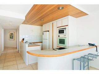 Oceanside Resort - Absolute Beachfront Apartments Aparthotel, Gold Coast - 5