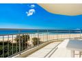 Oceanside Resort - Absolute Beachfront Apartments Aparthotel, Gold Coast - thumb 10