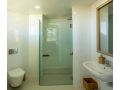 Oceanside Resort - Absolute Beachfront Apartments Aparthotel, Gold Coast - thumb 4