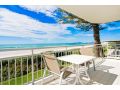 Oceanside Resort - Absolute Beachfront Apartments Aparthotel, Gold Coast - thumb 7