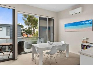 OG- By the Sea, 400m to Beach Apartment, Ocean Grove - 3