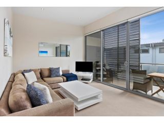 OG- By the Sea, 400m to Beach Apartment, Ocean Grove - 1