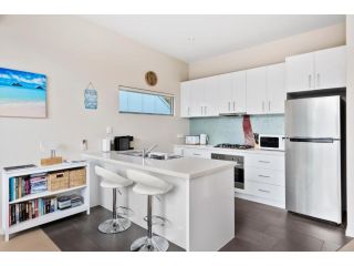 OG- By the Sea, 400m to Beach Apartment, Ocean Grove - 5