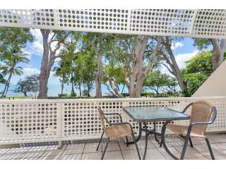 On Palm Cove Beachfront Apartments Apartment, Palm Cove - 5