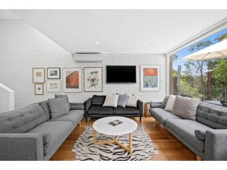 One At Eight Apartment, Lorne - 1