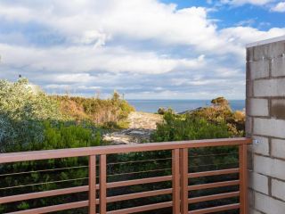 One Mile Ridge', 12a/26 One Mile Close - stunning views, air con, infinity pool Guest house, Anna Bay - 2