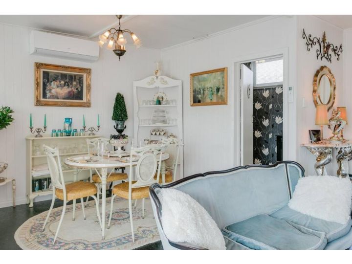 &#x27;Ooh La La&#x27; is a quirky French inspired apartment Apartment, Goolwa South - imaginea 16