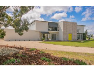 'Ooh La La' is a quirky French inspired apartment Apartment, Goolwa South - 1