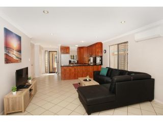 Oomoo 27 - Four Bedroom Townhouse - Close to Beaches! Guest house, Buddina - 3