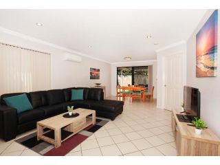 Oomoo 27 - Four Bedroom Townhouse - Close to Beaches! Guest house, Buddina - 4