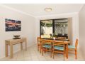 Oomoo 27 - Four Bedroom Townhouse - Close to Beaches! Guest house, Buddina - thumb 5