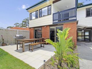 Opposite Collingwood Beach Renovated and Rejuvenated Guest house, Vincentia - 1