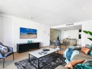 Oracle Broadbeach Gorgeous Modern 2 Bed 1 Bath Apartment Apartment, Gold Coast - 2