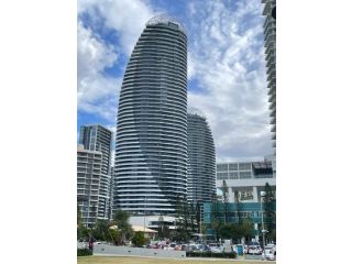 Peppers Broadbeach BIG 4 Bedroom Floor 31 Family Apartment, sleeps 8 and pull out Sofa plus porta cot pot 10 people Amazing Views ! 260 m2 skyhome Location Location Location Apartment, Gold Coast - 2