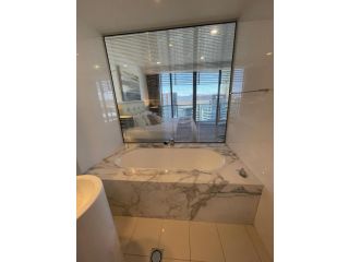 Peppers Broadbeach BIG 4 Bedroom Floor 31 Family Apartment, sleeps 8 and pull out Sofa plus porta cot pot 10 people Amazing Views ! 260 m2 skyhome Location Location Location Apartment, Gold Coast - 5