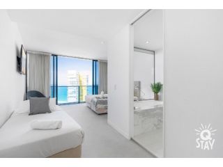 Oracle Resort Broadbeach - 4 Bedroom Sub Penthouse Ocean View Apartment - QSTAY Apartment, Gold Coast - 1