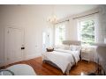 OSMOND SUITE Old Market Inn Apartment, Port Fairy - thumb 8