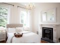OSMOND SUITE Old Market Inn Apartment, Port Fairy - thumb 6