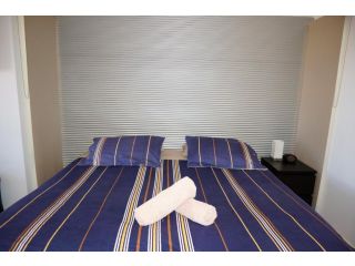 Osprey Holiday Village Unit 103-1 Bedroom - Cosy 1 Bedroom Studio Apartment with a Pool in the Complex Villa, Exmouth - 3
