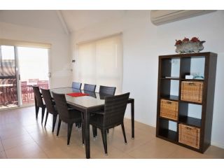 Osprey Holiday Village Unit 104 - Luxurious 3 Bedroom Holiday Villa with a Pool in the Complex Villa, Exmouth - 3