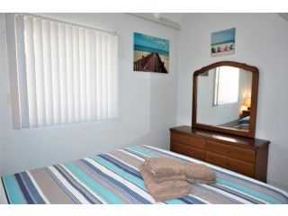 Osprey Holiday Village Unit 108 - Serene 3 Bedroom Holiday Villa with a Pool in the Complex Villa, Exmouth - 5