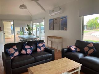 Osprey Holiday Village Unit 109 - Pleasant 3 Bedroom Holiday Villa with a Pool in the Complex Villa, Exmouth - 4