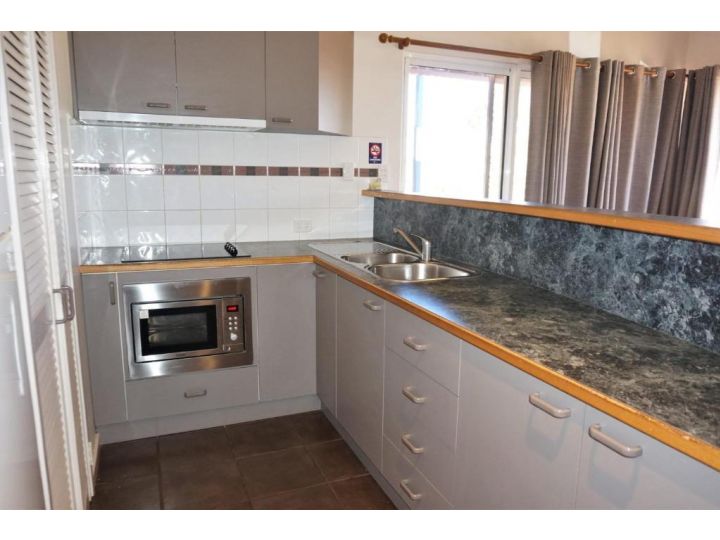 Osprey Holiday Village Unit 113-2 Bedroom - Lovely 2 Bedroom Apartment with a Pool in the Complex Villa, Exmouth - imaginea 5