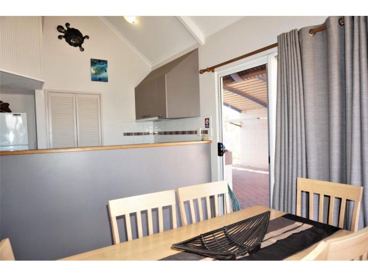 Osprey Holiday Village Unit 113-2 Bedroom - Lovely 2 Bedroom Apartment with a Pool in the Complex Villa, Exmouth - imaginea 6