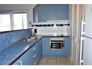 Osprey Holiday Village Unit 114 - Gorgeous 3 Bedroom Holiday Villa with a Pool in the Complex Villa, Exmouth - 3