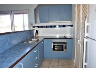 Osprey Holiday Village Unit 114 - Gorgeous 3 Bedroom Holiday Villa with a Pool in the Complex Villa, Exmouth - 3