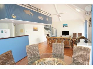 Osprey Holiday Village Unit 119 - Beautiful 3 Bedroom Holiday Villa with a Pool in the Complex Villa, Exmouth - 2