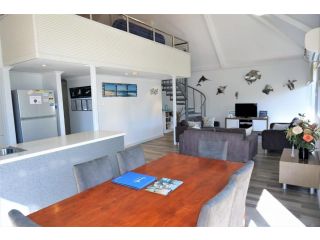 Osprey Holiday Village Unit 121 - Fantastic 3 Bedroom Holiday Villa with a Pool in the Complex Villa, Exmouth - 2