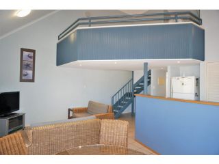 Osprey Holiday Village Unit 122-2 Bedroom - Comfortable 2 Bedroom Apartment with a Pool in the Complex Villa, Exmouth - 2