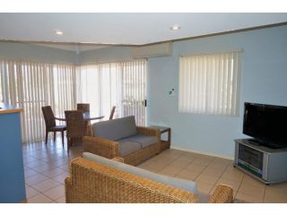 Osprey Holiday Village Unit 122-2 Bedroom - Comfortable 2 Bedroom Apartment with a Pool in the Complex Villa, Exmouth - 1