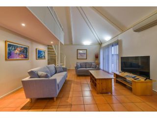 Osprey Holiday Village Unit 123 - Blissful 3 Bedroom Holiday Villa with a Pool in the Complex Villa, Exmouth - 4