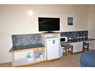 Osprey Holiday Village Unit 201-1 Bedroom - Wonderful 1 Bedroom Studio Apartment with a Pool in the Complex Villa, Exmouth - 4