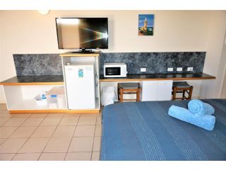 Osprey Holiday Village Unit 201-1 Bedroom - Wonderful 1 Bedroom Studio Apartment with a Pool in the Complex Villa, Exmouth - 3