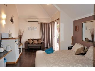 Osprey Holiday Village Unit 213-1 Bedroom - Marvellous 1 Bedroom Studio Apartment with a Pool in the Complex Villa, Exmouth - 1