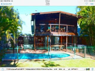 Bali on The Beach Absolute frontage-Lawn access Guest house, Queensland - 1